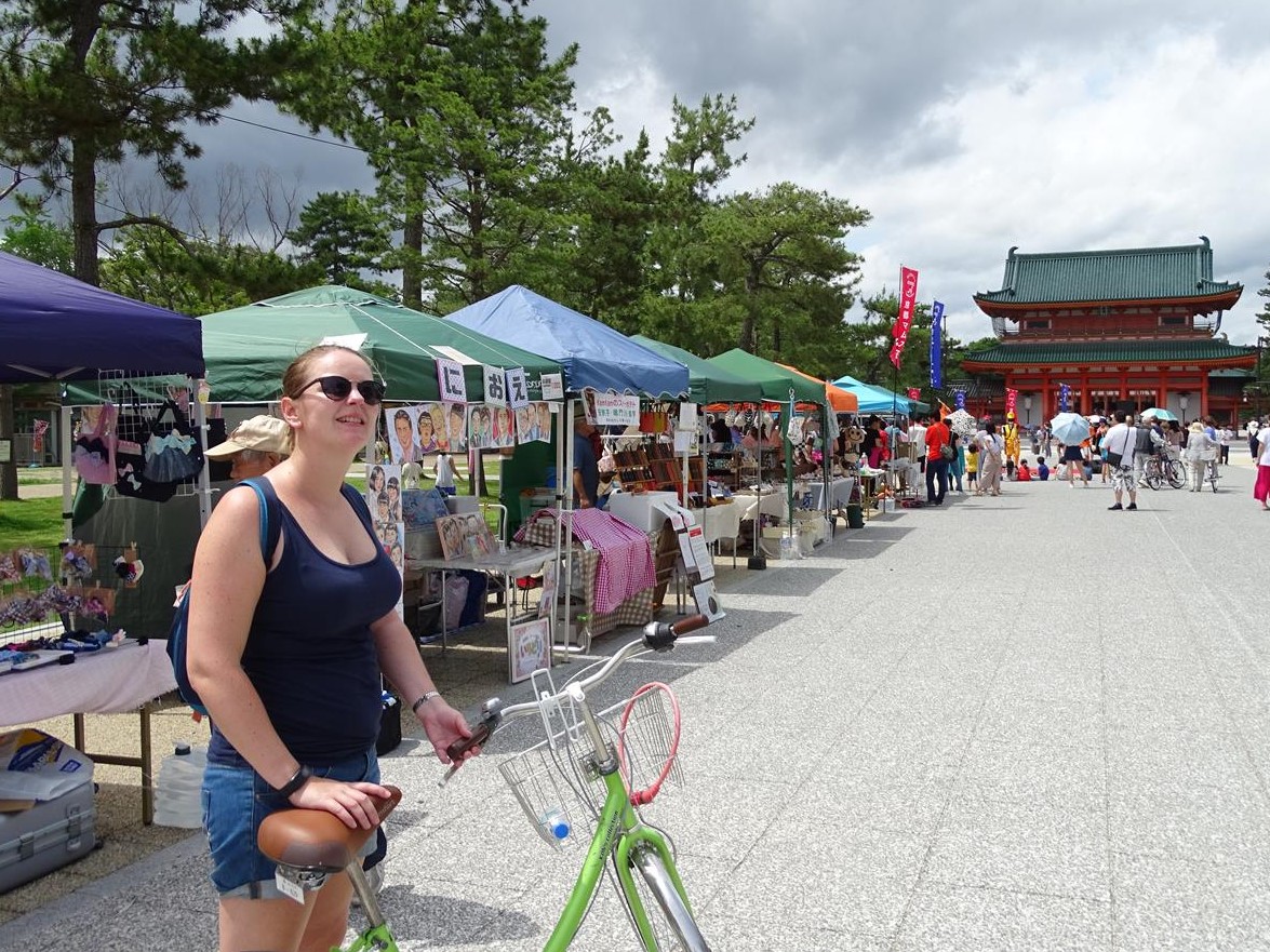 Kyoto biking market place bike fietsen tempel