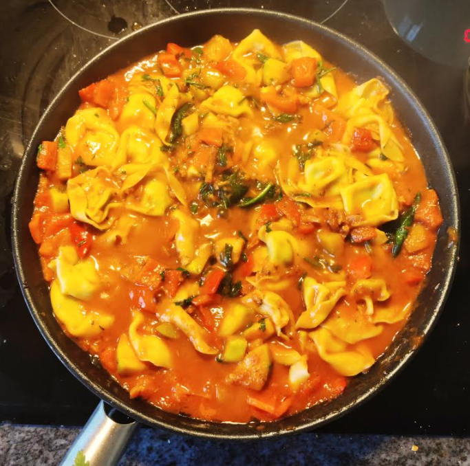 recept pasta tortellini Think Tomato tomatensaus