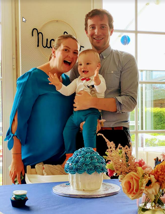 blauw kleed blauwe smashcake één jaar verjaardagsfeest
